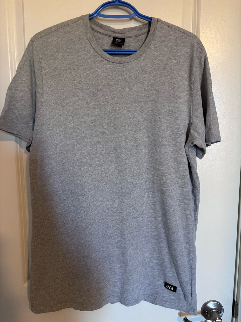 Oakley Men's Regular Fit Short Sleeve Crew Tee in Light Gray - Picture 1 of 4